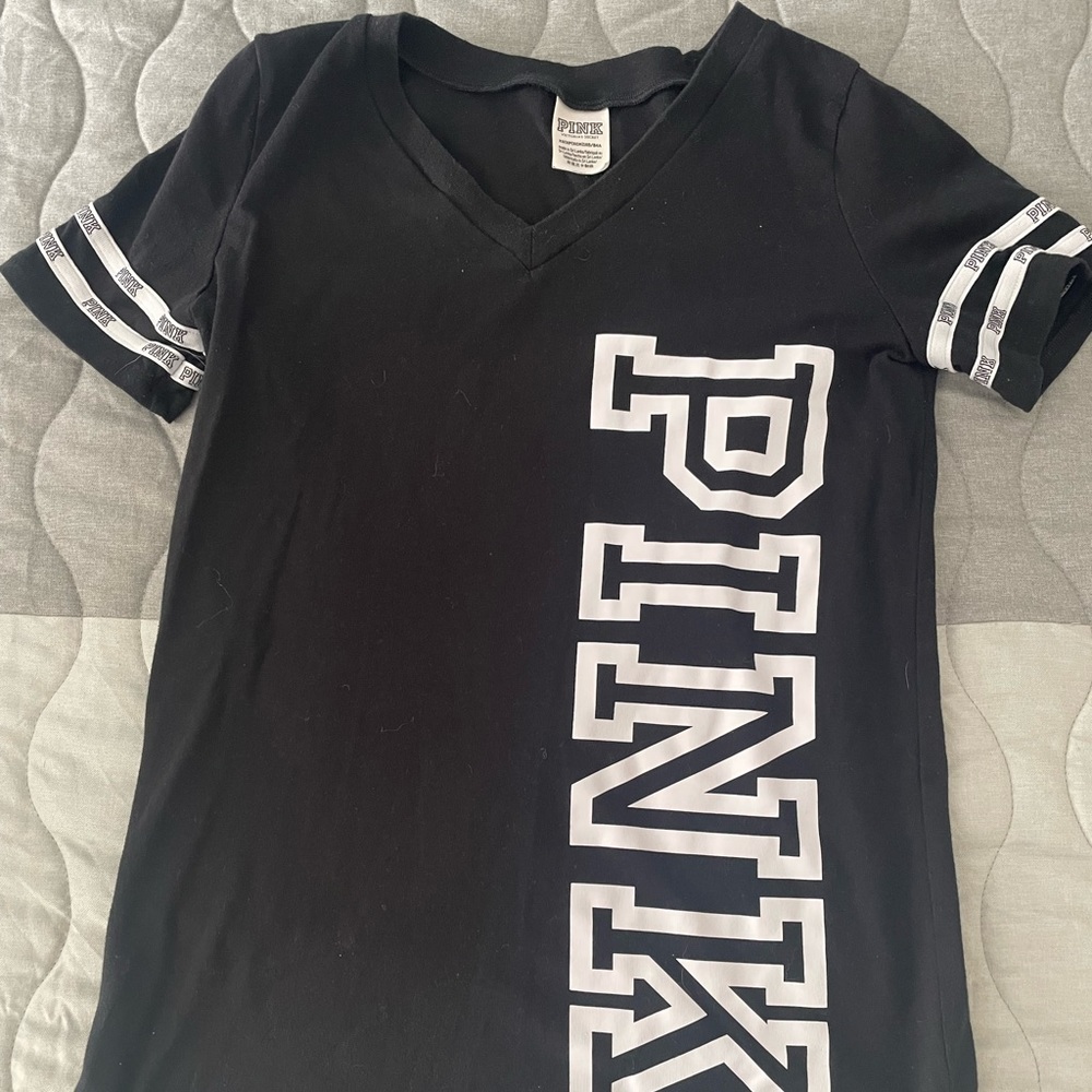VS pink t shirt